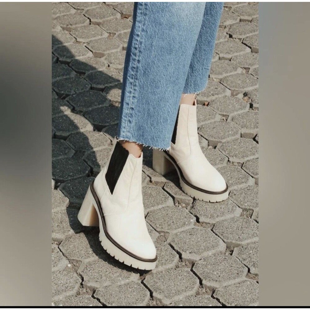 FREE PEOPLE CHELSEA ANKLE BOOTS LEATHER OFF WHITE BLOCK HEEL SZ 9.5 US 40 EU